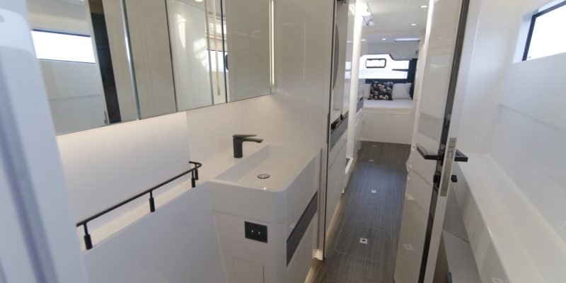 Rossinante-HH44-Interieur-Catamaran-11